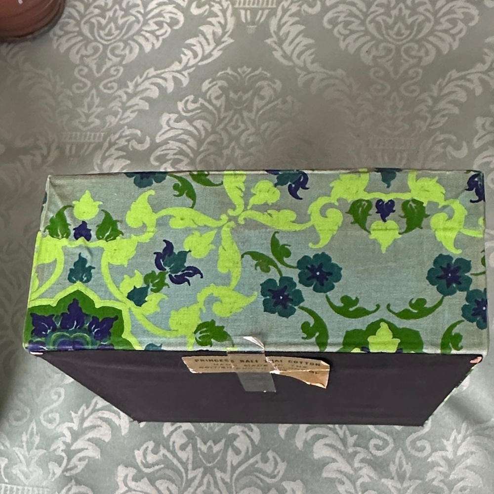 Vintage Floral Patterned jewelry Box - Picture 4 of 12
